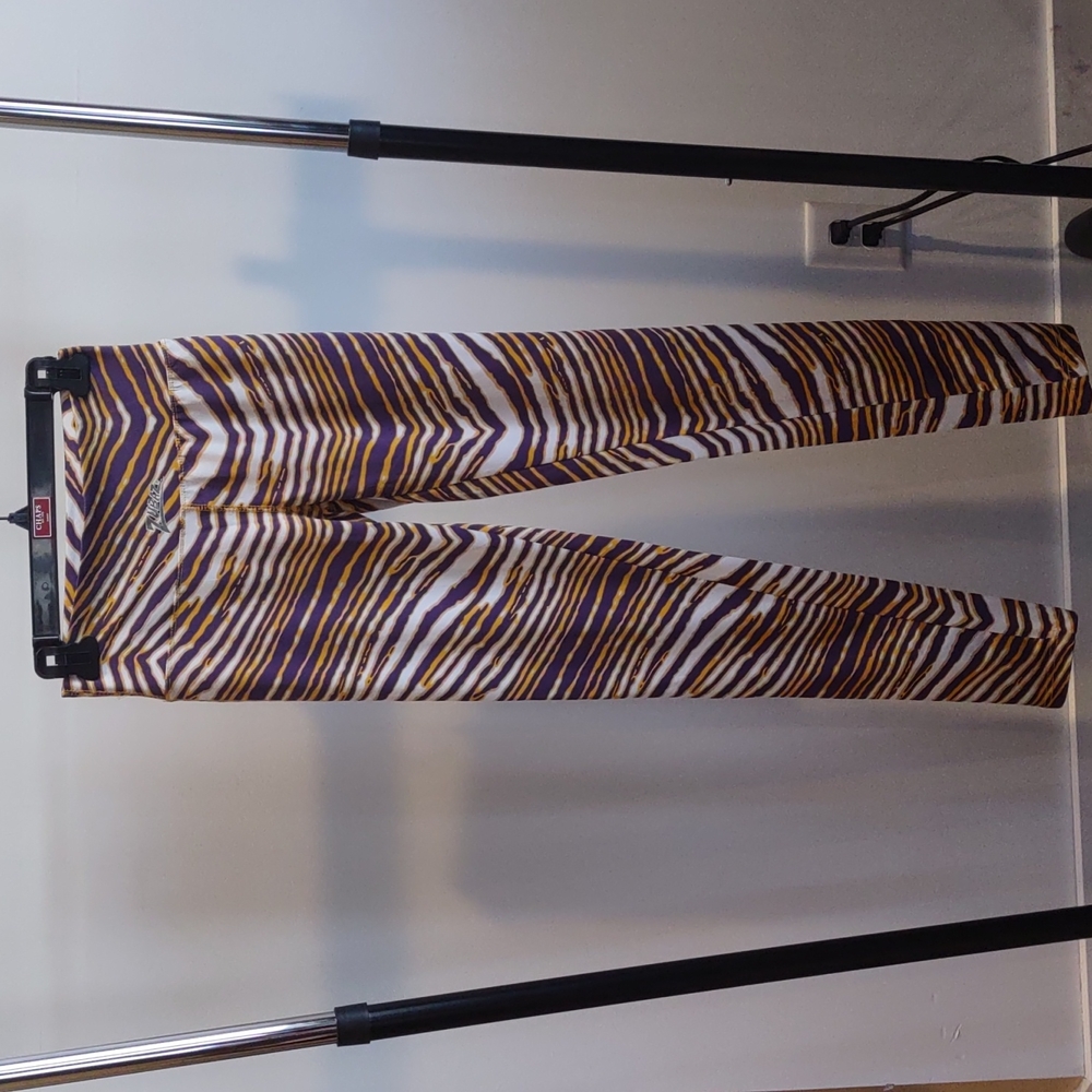 Zubaz Women's Zebra Leggings. Size S